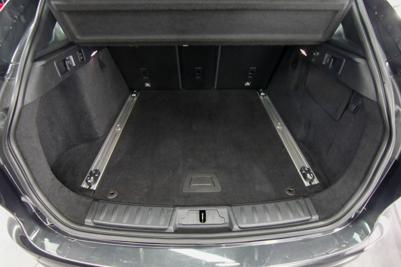 Photo 5 de l'offre de JAGUAR F-PACE 2.0D 240CH R-SPORT 4X4 BVA8 à 31990€ chez AC111 Automobiles