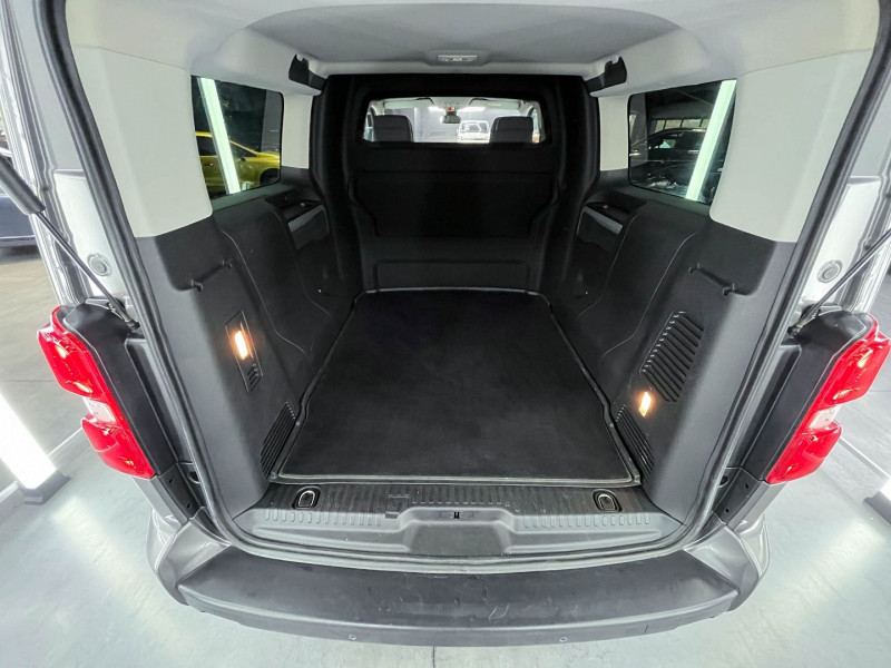 Photo 18 de l'offre de PEUGEOT TRAVELLER 2.0 BLUEHDI 180CH S&S LONG ALLURE EAT8 143G à 39990€ chez AC111 Automobiles