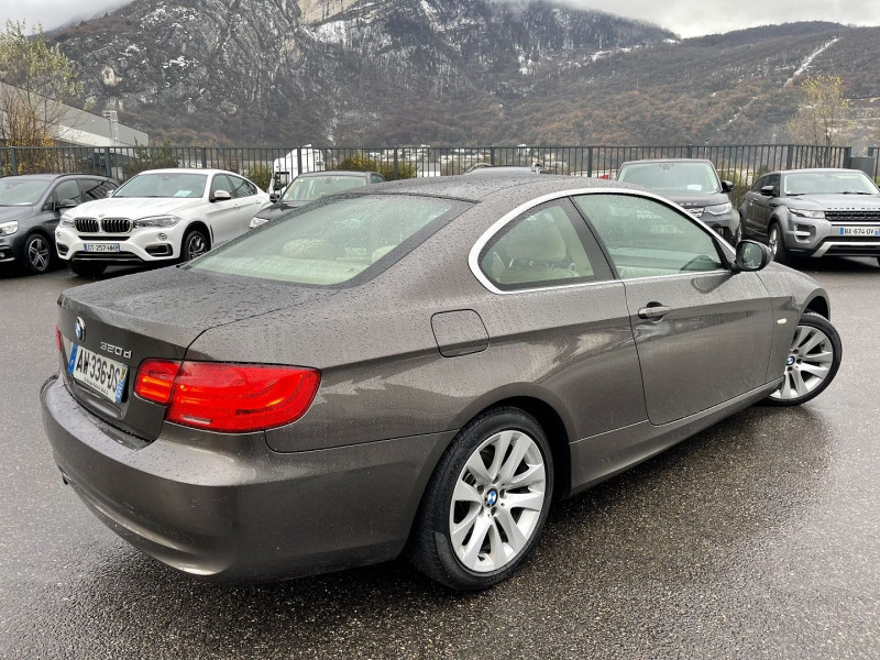 Photo 3 de l'offre de BMW SERIE 3 COUPE (E92) 320D 184CH LUXE à 12990€ chez Help car