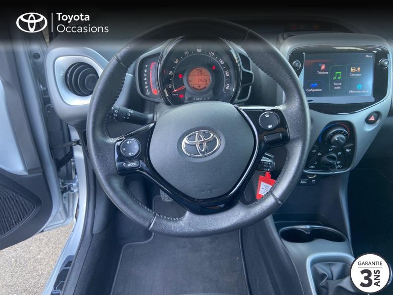 Photo 9 de l'offre de TOYOTA Aygo 1.0 VVT-i 72ch x-play 5p MY20 à 12490€ chez Rizzon Auto - Toyota Lannion