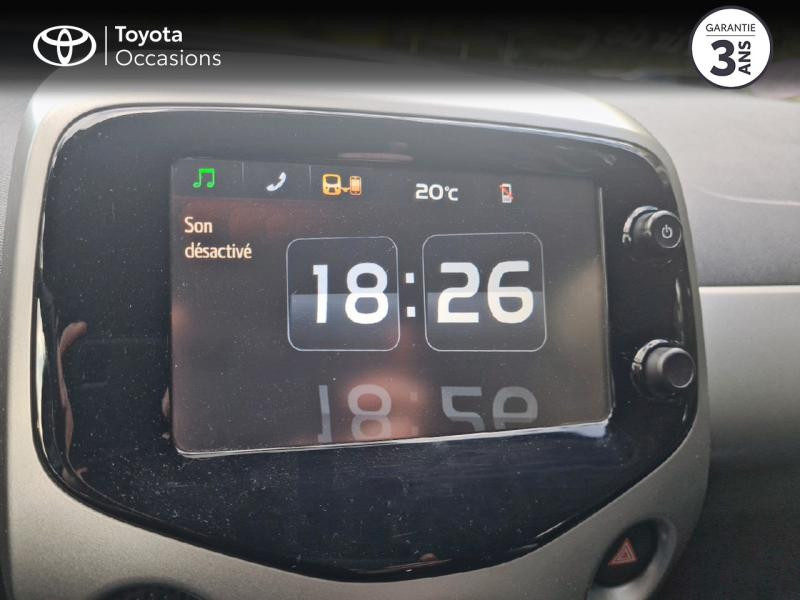 Photo 15 de l'offre de TOYOTA Aygo 1.0 VVT-i 69ch x-play 5p à 9980€ chez Rizzon Auto - Toyota Guingamp