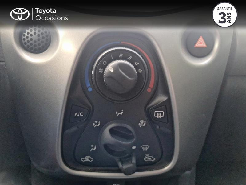Photo 22 de l'offre de TOYOTA Aygo 1.0 VVT-i 69ch x-play 5p à 9980€ chez Rizzon Auto - Toyota Guingamp