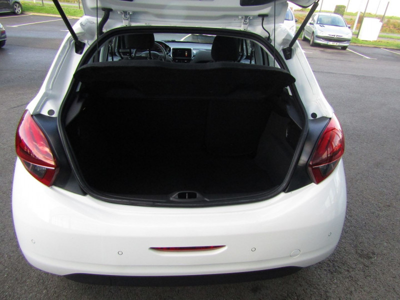 Photo 7 de l'offre de PEUGEOT 208 1.5 BLUEHDI 100CH E6.C ACTIVE BUSINESS S&S BVM5 5P à 13290€ chez Carre automobiles