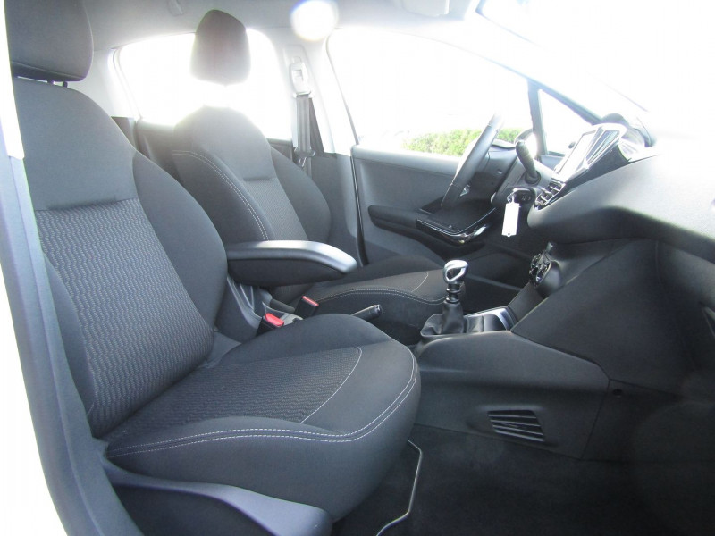 Photo 6 de l'offre de PEUGEOT 208 1.5 BLUEHDI 100CH E6.C ACTIVE BUSINESS S&S BVM5 5P à 13290€ chez Carre automobiles
