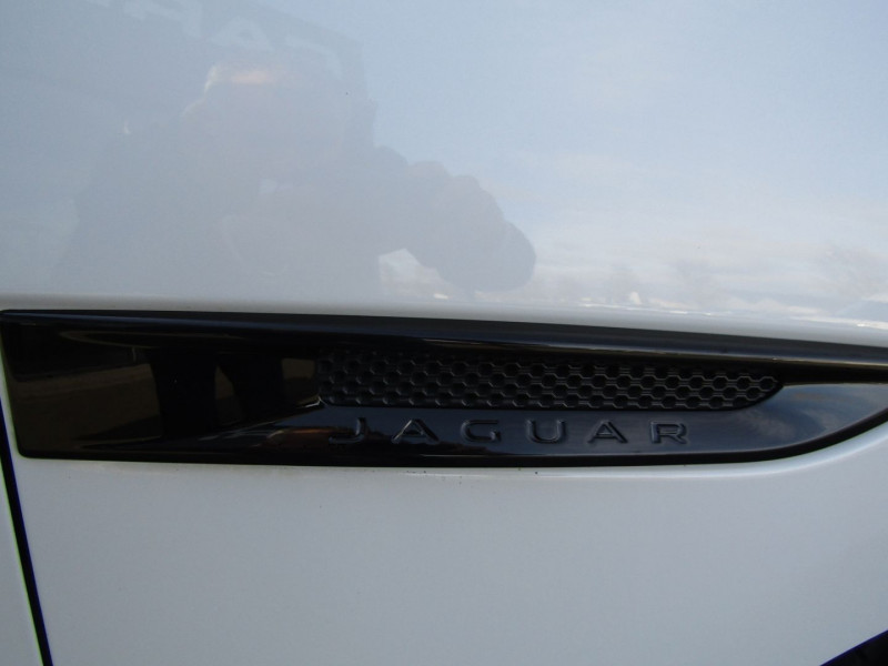 Photo 4 de l'offre de JAGUAR F-PACE 2.0D 163CH PRESTIGE 4X2 à 27890€ chez Carre automobiles