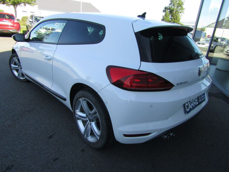 Photo 10 de l'offre de VOLKSWAGEN SCIROCCO 2.0 TDI 184CH BLUEMOTION TECHNOLOGY FAP SPORTLINE DSG6 à 16990€ chez Carre automobiles