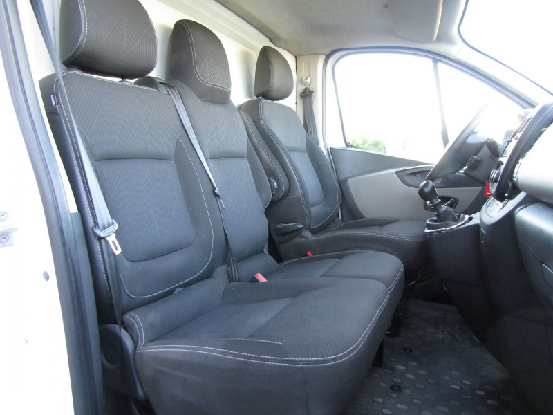 Photo 5 de l'offre de RENAULT TRAFIC III FG L1H1 1000 1.6 DCI 90CH GRAND CONFORT à 14990€ chez Carre automobiles