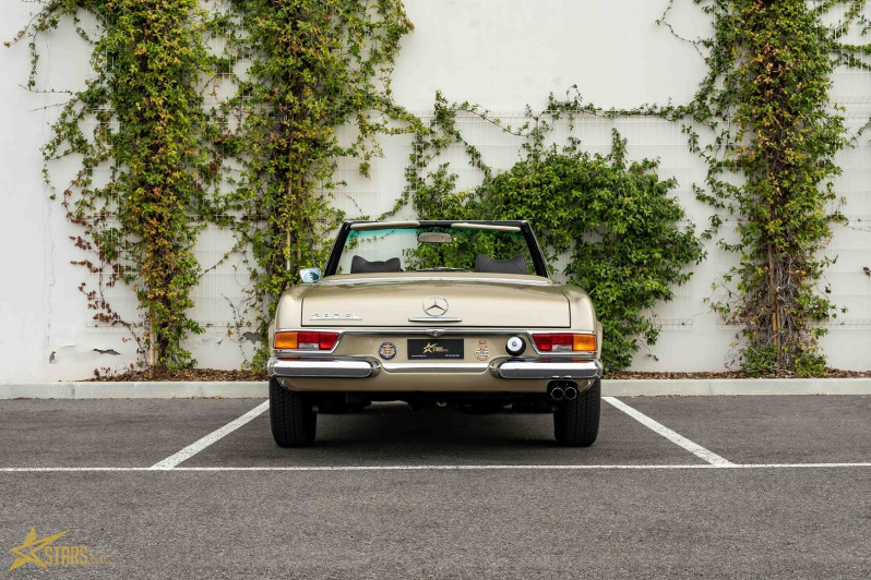 Photo 8 de l'offre de MERCEDES-BENZ 280 SL PAGODE CABRIOLET HARD TOP à 215000€ chez Stars Monte Carlo