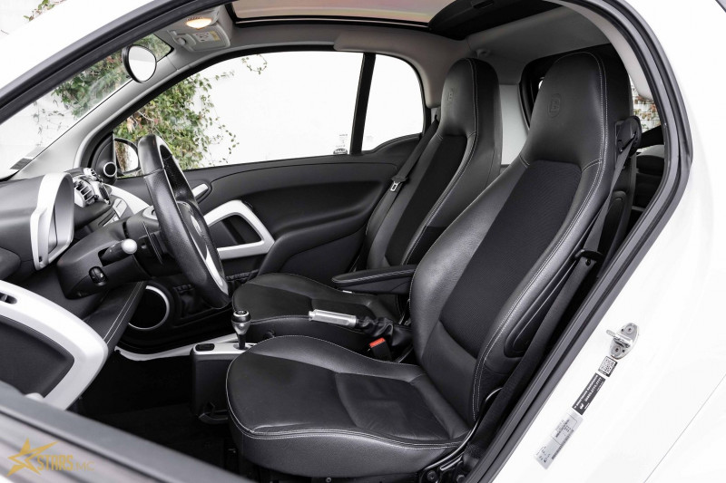 Photo 12 de l'offre de SMART FORTWO COUPE 102CH TURBO BRABUS XCLUSIVE SOFTOUCH à 13590€ chez Stars Monte Carlo