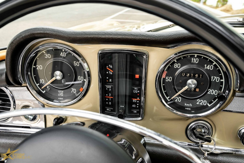 Photo 22 de l'offre de MERCEDES-BENZ 280 SL PAGODE CABRIOLET HARD TOP à 215000€ chez Stars Monte Carlo