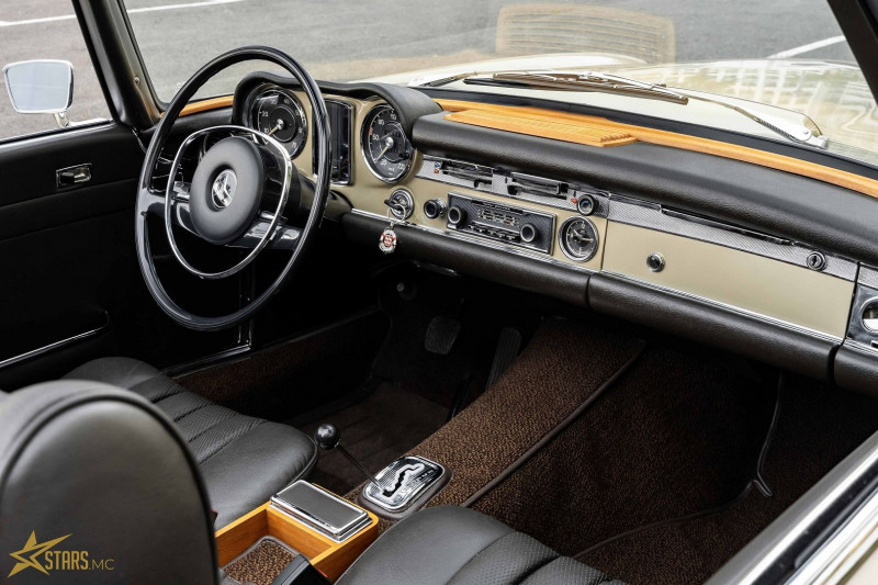 Photo 21 de l'offre de MERCEDES-BENZ 280 SL PAGODE CABRIOLET HARD TOP à 215000€ chez Stars Monte Carlo