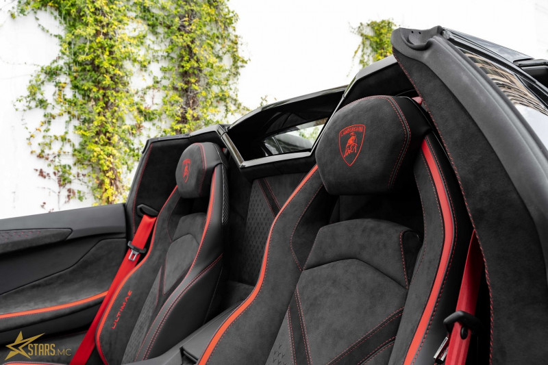 Photo 15 de l'offre de LAMBORGHINI AVENTADOR ROADSTER ULTIMAE LP 780 à 865000€ chez Stars Monte Carlo