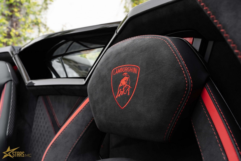 Photo 16 de l'offre de LAMBORGHINI AVENTADOR ROADSTER ULTIMAE LP 780 à 865000€ chez Stars Monte Carlo