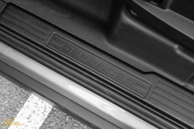 Photo 17 de l'offre de LAND-ROVER DEFENDER 90 3.0 P400 à 89700€ chez Stars Monte Carlo