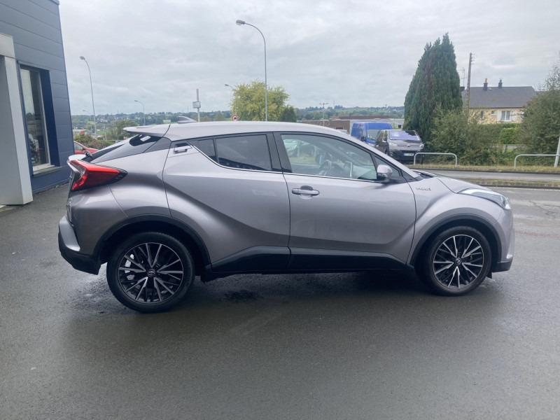 Photo 12 de l'offre de TOYOTA C-HR 122h Graphic 2WD E-CVT à 18990€ chez Lebedel Automobiles