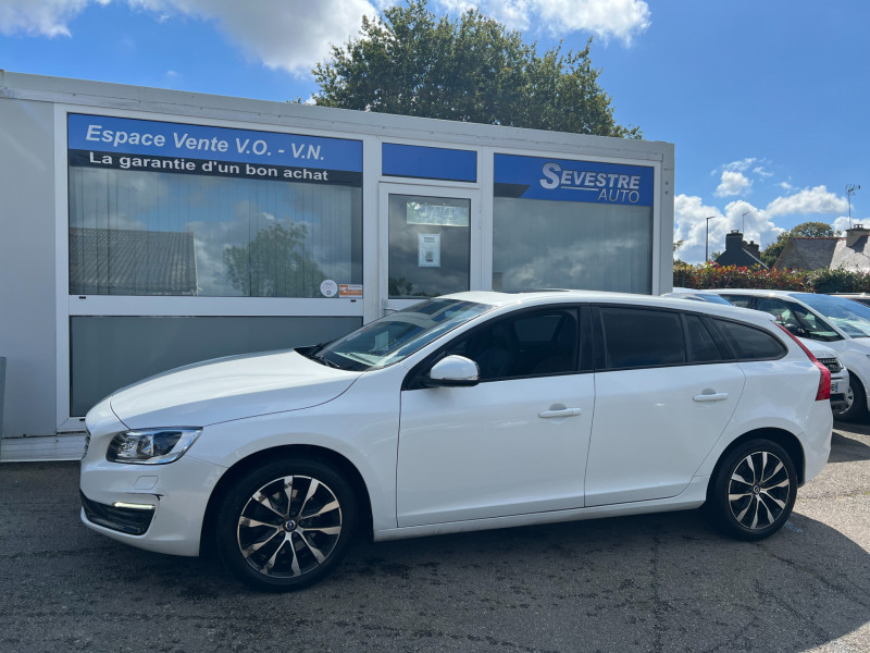 Volvo V60 D3 150CH KINETIC GEARTRONIC Diesel BLANC Occasion à vendre