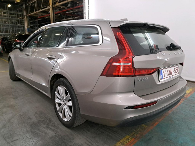 Photo 2 de l'offre de VOLVO V60 D3 150CH ADBLUE MOMENTUM à 21490€ chez Sevestre Automobiles