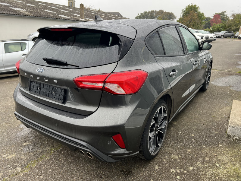 Photo 4 de l'offre de FORD FOCUS 1.0 ECOBOOST 125CH ST-LINE BUSINESS à 16990€ chez Sevestre Automobiles