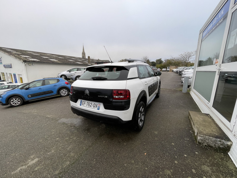 Photo 2 de l'offre de CITROEN C4 CACTUS BLUEHDI 100 FEEL BUSINESS à 10490€ chez Sevestre Automobiles