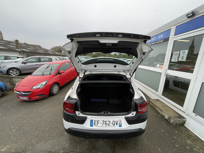 Photo 7 de l'offre de CITROEN C4 CACTUS BLUEHDI 100 FEEL BUSINESS à 10490€ chez Sevestre Automobiles