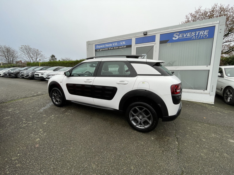 Photo 3 de l'offre de CITROEN C4 CACTUS BLUEHDI 100 FEEL BUSINESS à 10490€ chez Sevestre Automobiles