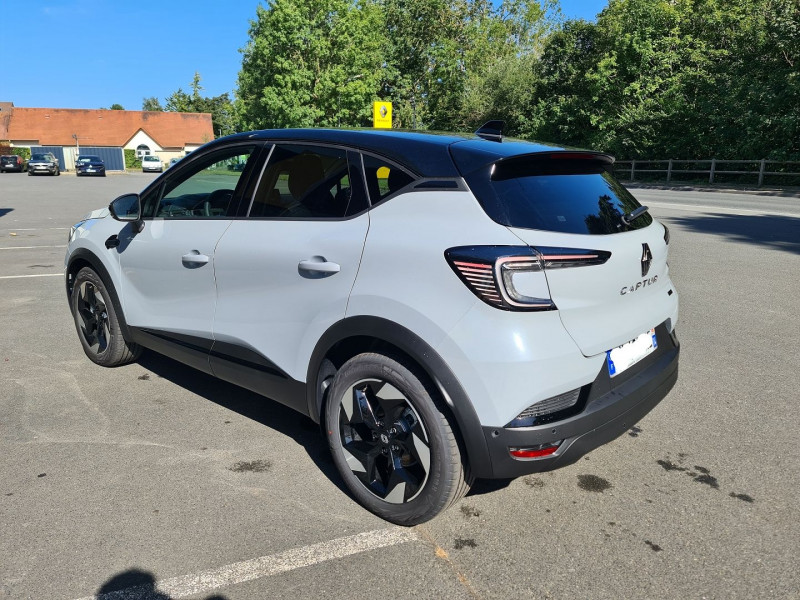 Photo 6 de l'offre de RENAULT CAPTUR II 1.6 E-TECH FULL HYBRID 145 CH TECHNO à 30800€ chez Agence Quignette