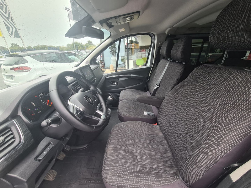 Photo 6 de l'offre de RENAULT TRAFIC III COMBI L2 2.0 BLUE DCI 150CH S&S INTENS 9 PLACES à 26490€ chez Agence Quignette