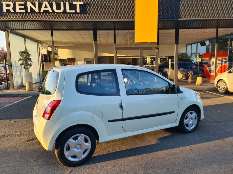 Photo 2 de l'offre de RENAULT TWINGO II 1.2 LEV 16V 75 CH AUTHENTIQUE ECO² à 6890€ chez Agence Quignette