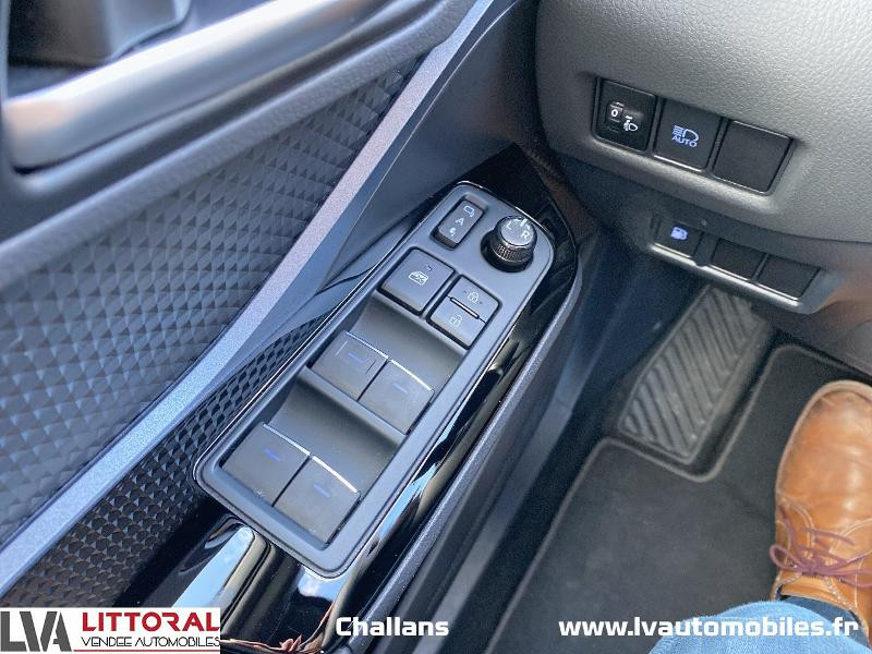 Photo 15 de l'offre de TOYOTA C-HR 122h Edition 2WD E-CVT MC19 à 24490€ chez Littoral Vendée Automobiles Challans