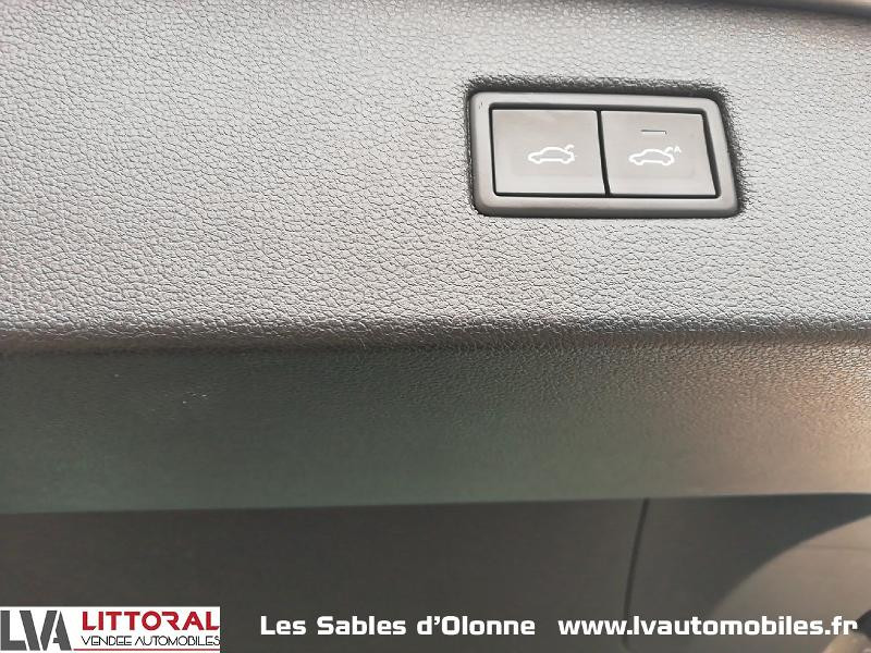 Photo 17 de l'offre de VOLKSWAGEN Tiguan 2.0 TDI 150ch Carat Exclusive DSG7 à 29990€ chez Littoral Vendée Automobiles Le Château D’Olonne