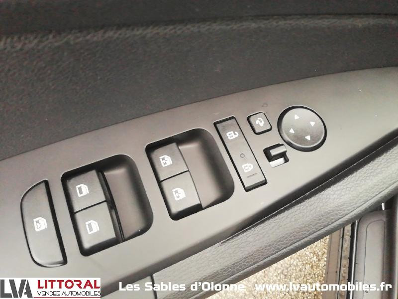 Photo 20 de l'offre de KIA Sportage 1.6 CRDi 136ch MHEV Active DCT7 4x4 MY23 à 36490€ chez Littoral Vendée Automobiles Le Château D’Olonne
