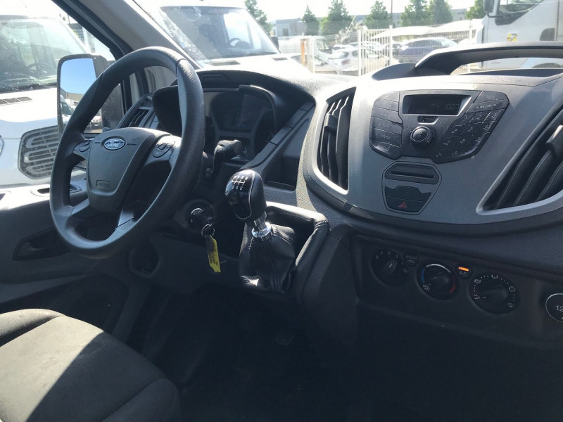 Photo 9 de l'offre de FORD TRANSIT 2T CCB PORTE-VOITURE 350 L4 2.0 TDCI 130CH AMBIENTE à 21480€ chez Brignais automobiles