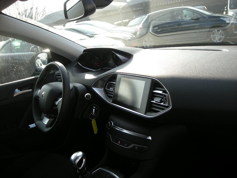 Photo 7 de l'offre de PEUGEOT 308 1.6 BLUEHDI 120CH ACTIVE S&S 5P à 16900€ chez Brignais automobiles