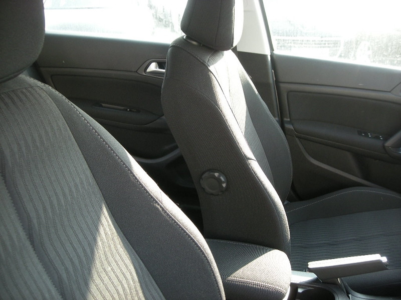 Photo 8 de l'offre de PEUGEOT 308 1.6 BLUEHDI 120CH ACTIVE S&S 5P à 16900€ chez Brignais automobiles