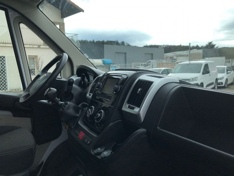 Photo 7 de l'offre de FIAT DUCATO BENNE 3.5 MAXI XL 2.3 MULTIJET 130CH DOUBLE CABINE PACK PROFESSIONAL + COFFRE à 27480€ chez Brignais automobiles
