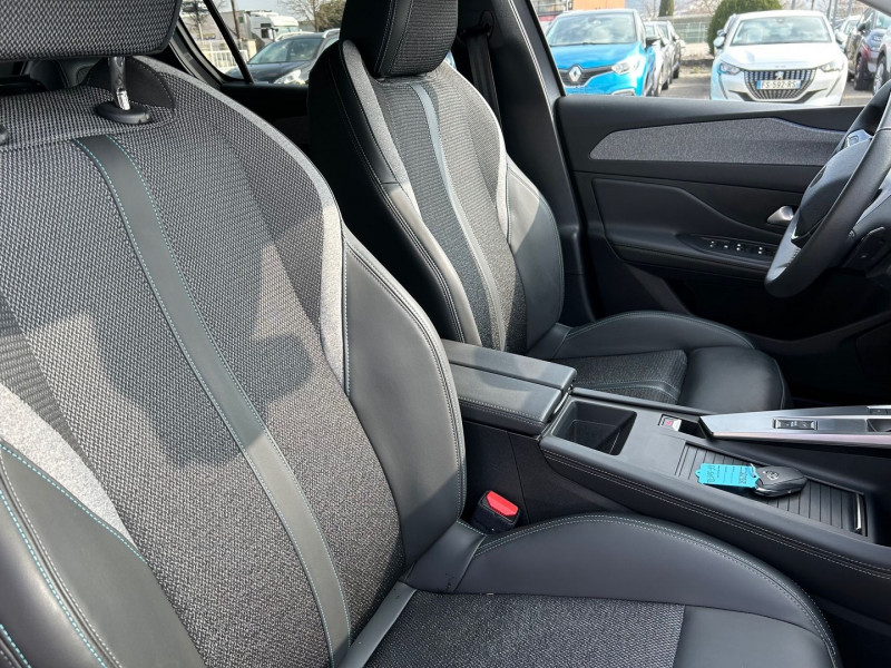 Photo 8 de l'offre de PEUGEOT 308 1.5 BLUEHDI 130CH S&S ALLURE EAT8 à 30900€ chez Brignais automobiles