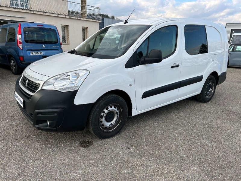Photo 3 de l'offre de PEUGEOT PARTNER LONG 1.6 BLUEHDI 100CH CABINE APPROFONDIE PRO à 17880€ chez Brignais automobiles