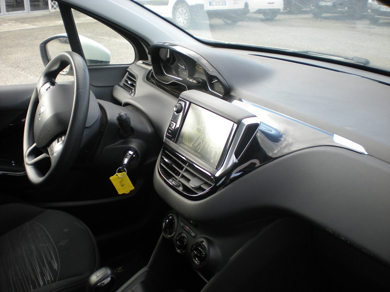 Photo 7 de l'offre de PEUGEOT 208 AFFAIRE 1.6 BLUEHDI 100CH PACK CLIM NAV 5P à 7900€ chez Brignais automobiles