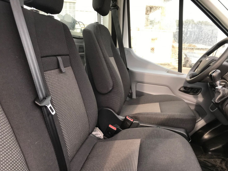 Photo 8 de l'offre de FORD TRANSIT 2T CCB PORTE-VOITURE 350 L4 2.0 TDCI 130CH AMBIENTE à 27480€ chez Brignais automobiles