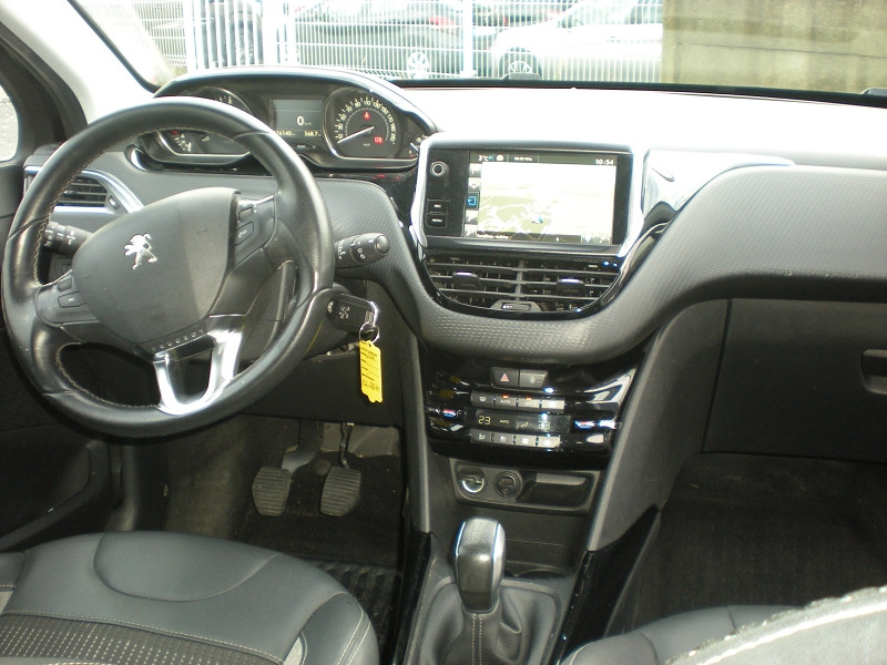 Photo 10 de l'offre de PEUGEOT 2008 1.6 BLUEHDI 100CH BUSINESS PACK BVM5 à 10900€ chez Brignais automobiles