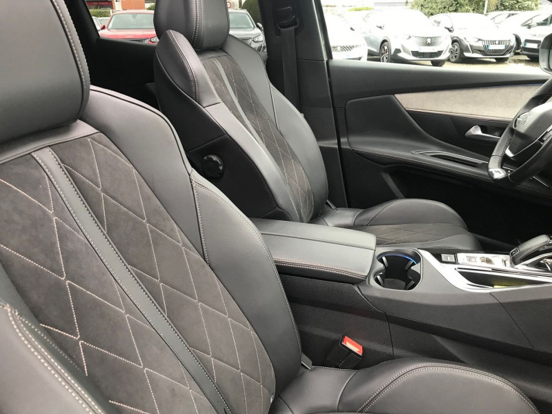 Photo 8 de l'offre de PEUGEOT 3008 2.0 BLUEHDI 180CH S&S GT EAT8 à 35900€ chez Brignais automobiles