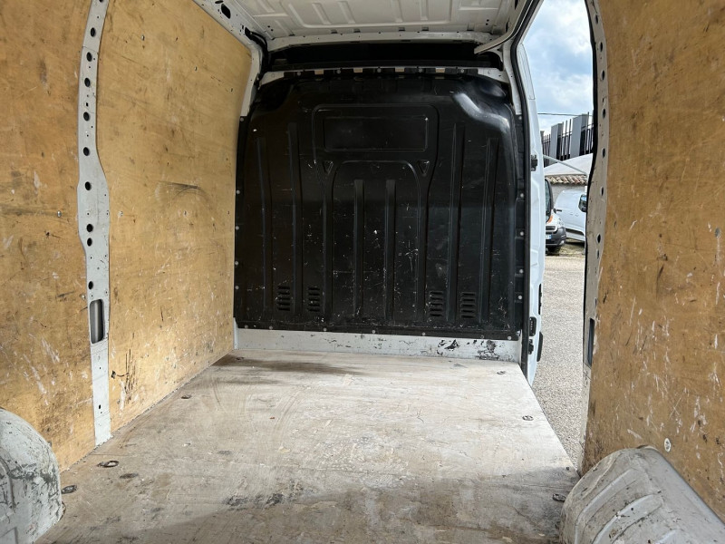 Photo 10 de l'offre de RENAULT MASTER III FG F3300 L2H2 2.3 DCI 110CH GRAND CONFORT EURO6 à 20280€ chez Brignais automobiles