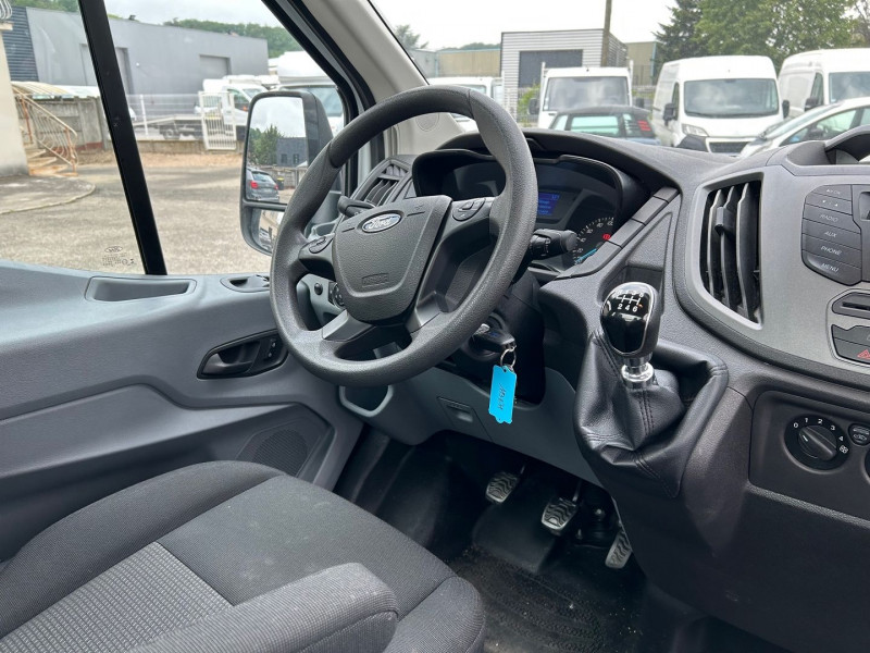 Photo 9 de l'offre de FORD TRANSIT 2T CCB PORTE-VOITURE P350 L4 2.0 ECOBLUE 130CH AMBIENTE à 27480€ chez Brignais automobiles