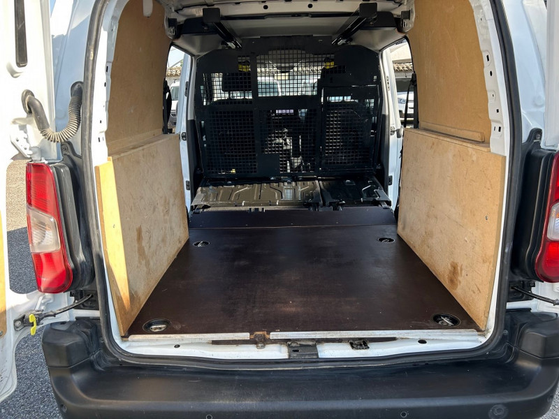 Photo 12 de l'offre de CITROEN BERLINGO VAN XL 850KG BLUEHDI 100 S&S CABINE APPROFONDIE CONTROL BVM5 à 19900€ chez Brignais automobiles