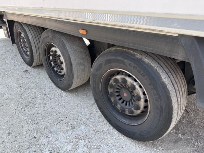 Photo 3 de l'offre de LAMBERET SEMI FRIGO 3 ESS  MONO TEMPERATURE GROUPE THERMOKING  +  HAYON à 17880€ chez Brignais automobiles