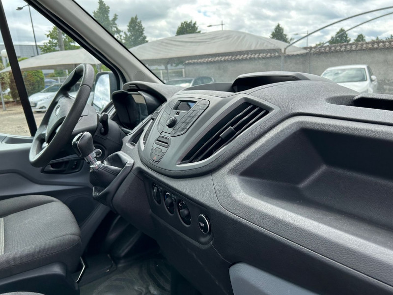 Photo 7 de l'offre de FORD TRANSIT 2T CCB PORTE-VOITURE 350 L4 2.0 TDCI 130CH AMBIENTE à 27480€ chez Brignais automobiles