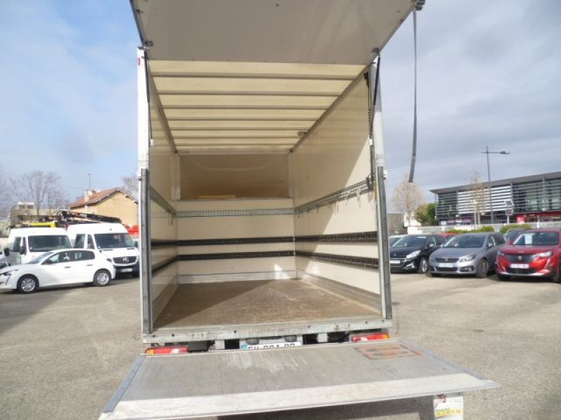 Photo 4 de l'offre de RENAULT MASTER III CCB F3500 L3 2.3 DCI 170CH   CAISSE 20M3 + HAYON à 29880€ chez Brignais automobiles