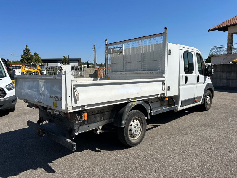 Photo 5 de l'offre de FIAT DUCATO BENNE 3.5 MAXI XL 2.3 MULTIJET 130CH ACIER DOUBLE CABINE PACK PRO NAV + COFFRE JPM à 29880€ chez Brignais automobiles