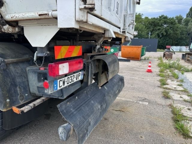 Photo 10 de l'offre de RENAULT TRUCKS KERAX 6X4  430 DXI  BI-BENNE ET GRUE à 70800€ chez Brignais automobiles