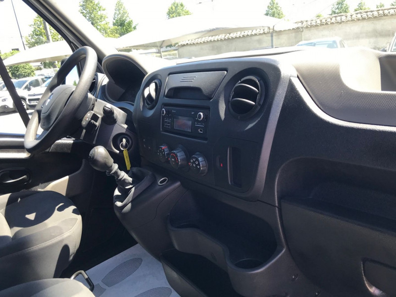 Photo 5 de l'offre de RENAULT MASTER III FG F3500 L2H2 2.3 DCI 110CH CABINE APPROFONDIE GRAND CONFORT EURO6 à 20280€ chez Brignais automobiles